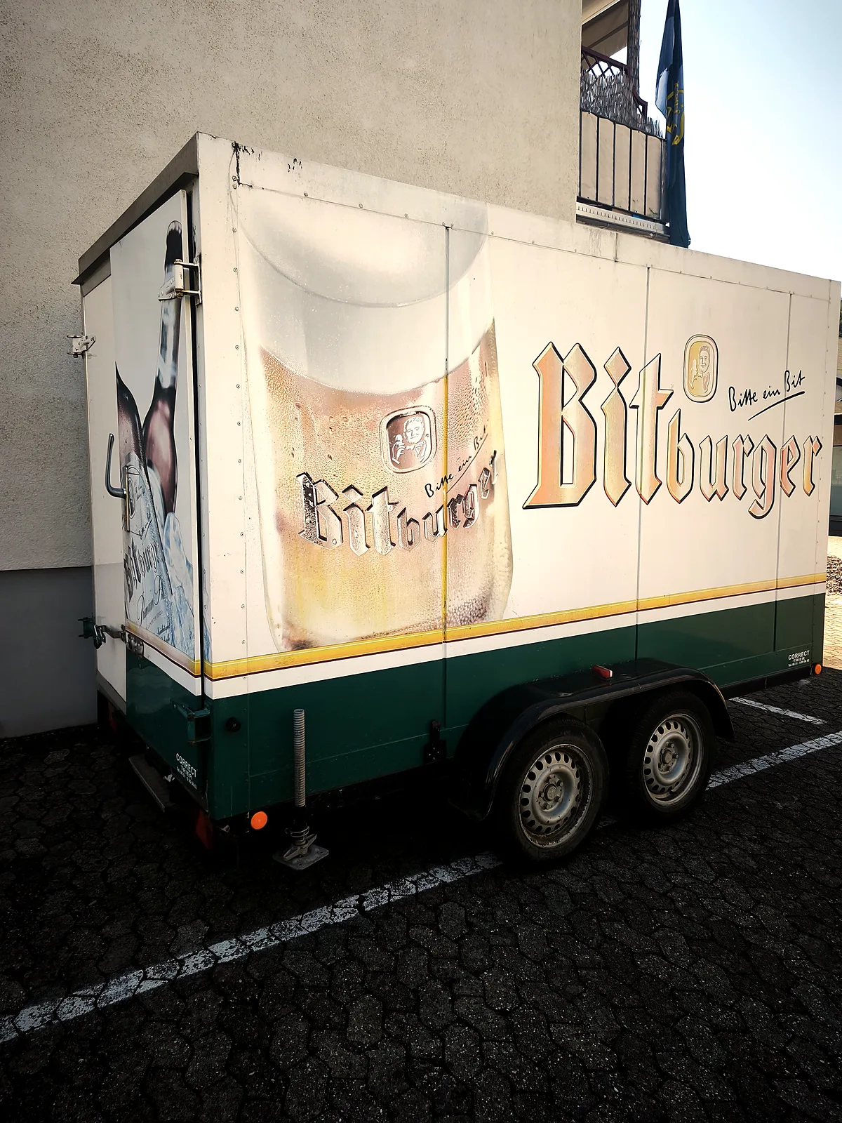 Bitburger-Kühlwagen, Seitenansicht